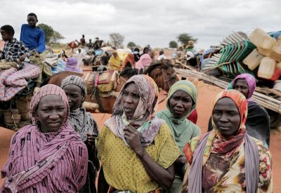 تأمين نفقات الحياة هاجس يؤرق السودانيين الفارين من القتال