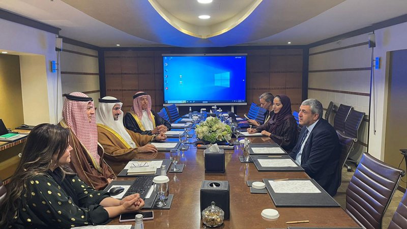 فخرو يبحث تعزيز العمل السياحي المشترك مع الأمين العام لمنظمة السياحة العالمية