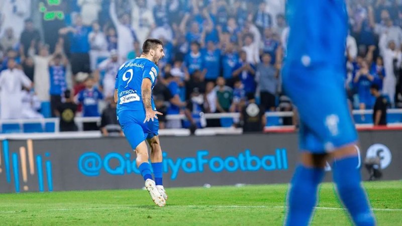 كوليبالي وميتروفيتش يعيدان الهلال للصدارة