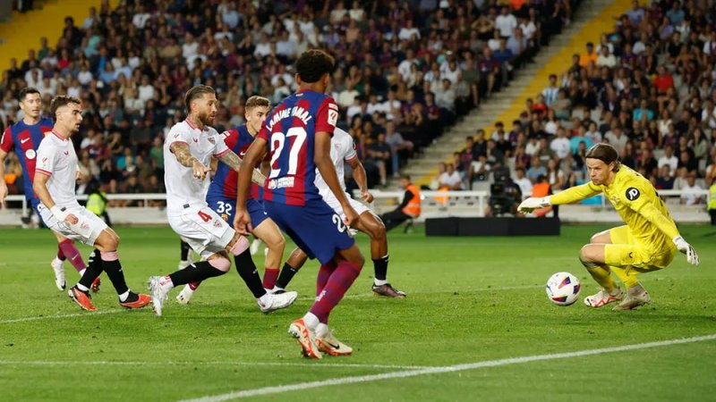 هدف راموس العكسي يهدي برشلونة الصدارة مؤقتاً