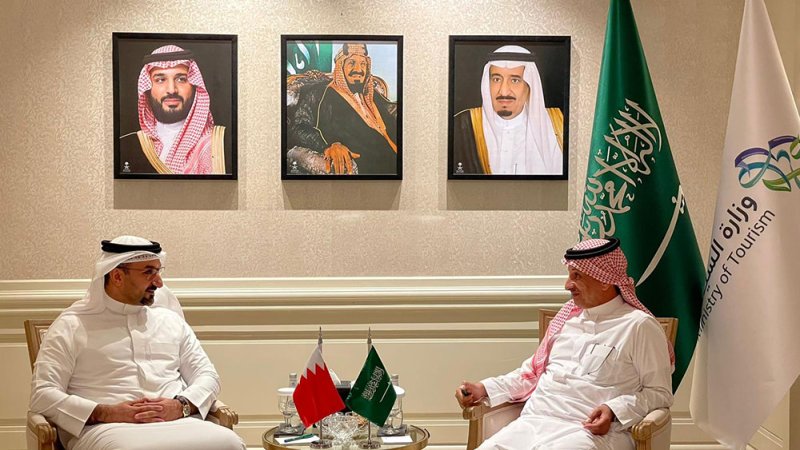 الوزير فخرو يلتقي وزير السياحة السعودي