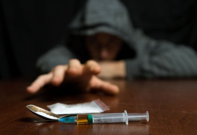 “المدمنين المجهولين”: كنـا ننتحـر ببـطء بفعـل المخدرات وسببنا الأذى للنـاس