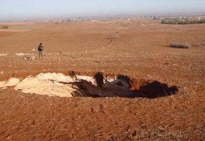 على غرار تركيا.. حفرة ضخمة غامضة تظهر في المغرب!