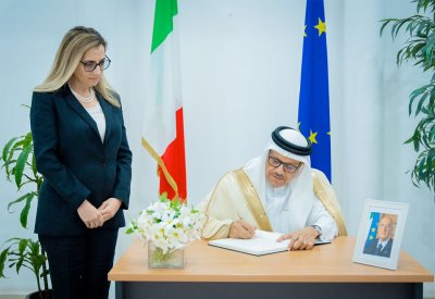 سعادة وزير الخارجية يقدم تعازي مملكة البحرين في وفاة رئيس الجمهورية الإيطالية السابق