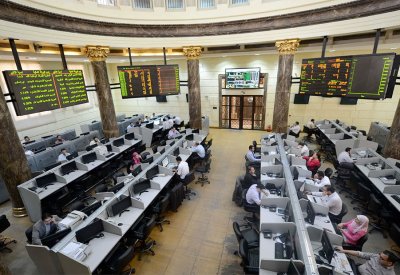 انخفاض أسعار النفط يهبط بالأسهم السعودية وبورصة مصر تتراجع