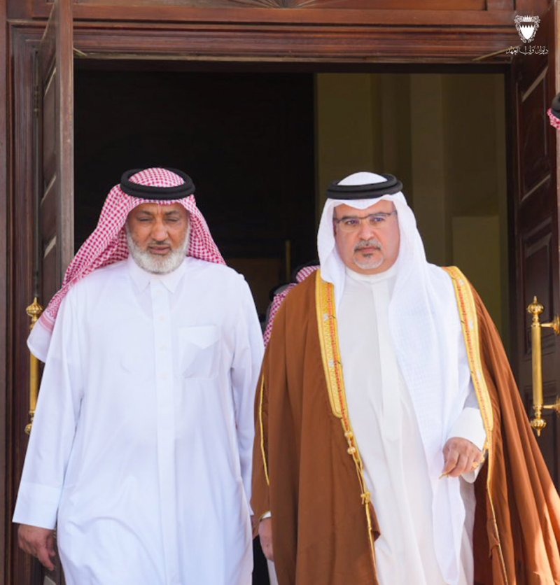 سمو ولي العهد نائب القائد الأعلى للقوات المسلحة يقدم واجب العزاء لعائلة الشهيد الملازم أول حمد الكبيسي