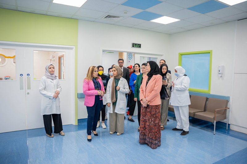 المستشفيات الحكومية تستقبل وفد من مؤسسة الحسين للسرطان بالأردن