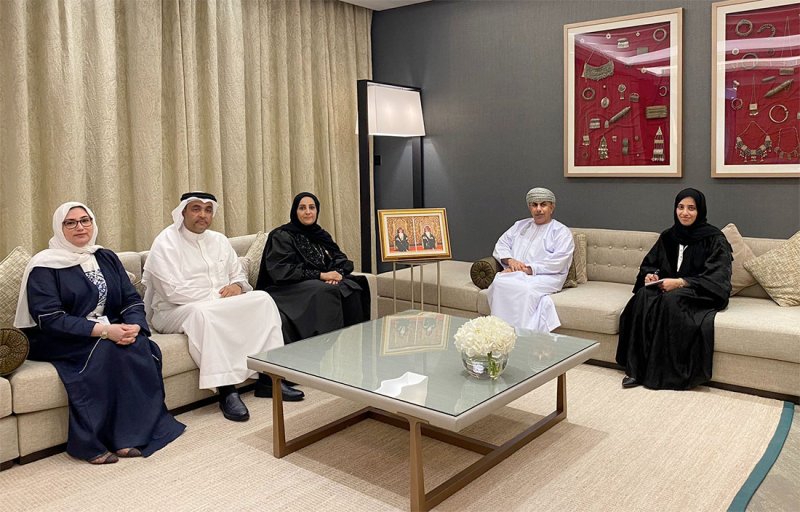 وزيرة الصحة تلتقي بوزير الصحة العماني