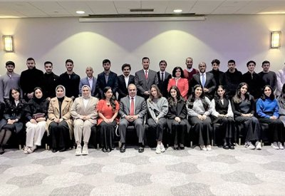 سفير البحرين لدى المملكة المتحدة يقيم مأدبة عشاء لمجموعة من الطلبة البحرينيين
