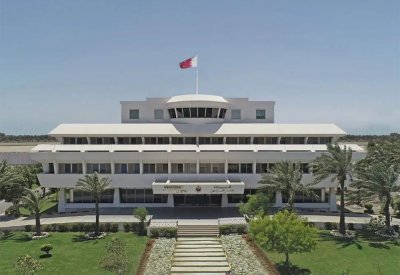 خفر السواحل تنقذ شخصين تعطل قاربهما في عرض البحر