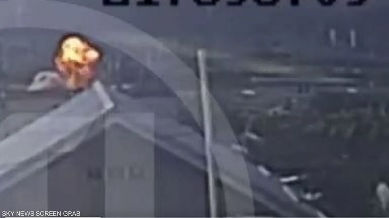 بمسيرة أوكرانية.. فيديو لانفجار بقاعدة طائرات هليكوبتر روسية