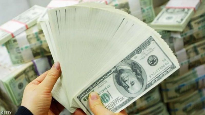 الدولار القوي يحافظ على مكاسبه في مستهل الربع الأخير