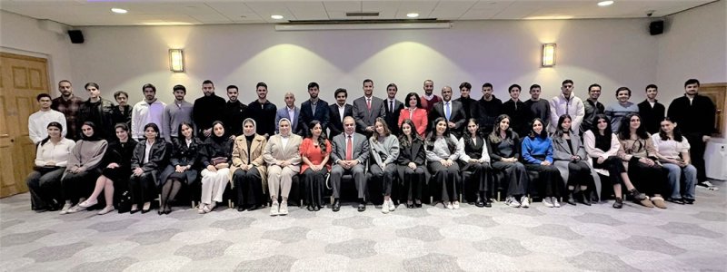 سفير البحرين لدى المملكة المتحدة يقيم مأدبة عشاء لمجموعة من الطلبة البحرينيين
