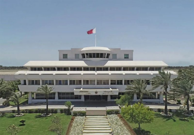 خفر السواحل تنقذ شخصين تعطل قاربهما في عرض البحر