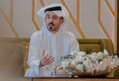 خالد بن حمد يلتقي الطلبة الحاصلين على "مقاعد خالد بن حمد الجامعية"
