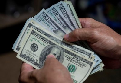 الدولار يرتفع على خلفية بيانات قوية لسوق العمل الأمريكي