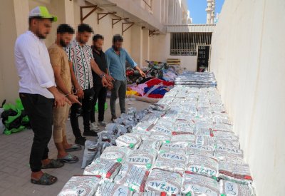 شرطة العاصمة: القبض على 5 آسيويين إثر قيامهم بحيازة وبيع مواد التبغ الممنوع تداولها "تمباك"