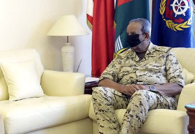 القائد العام لقوة دفاع البحرين يستقبل وزير المالية والاقتصاد الوطني‎‎‎‎‎‎‎‎‎‎‎‎‎‎