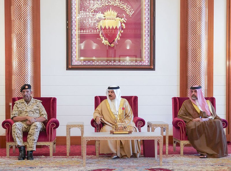 جلالة الملك المعظم القائد الأعلى للقوات المسلحة يستقبل عائلتي الشهيدين حمد الكبيسي وآدم نصيب