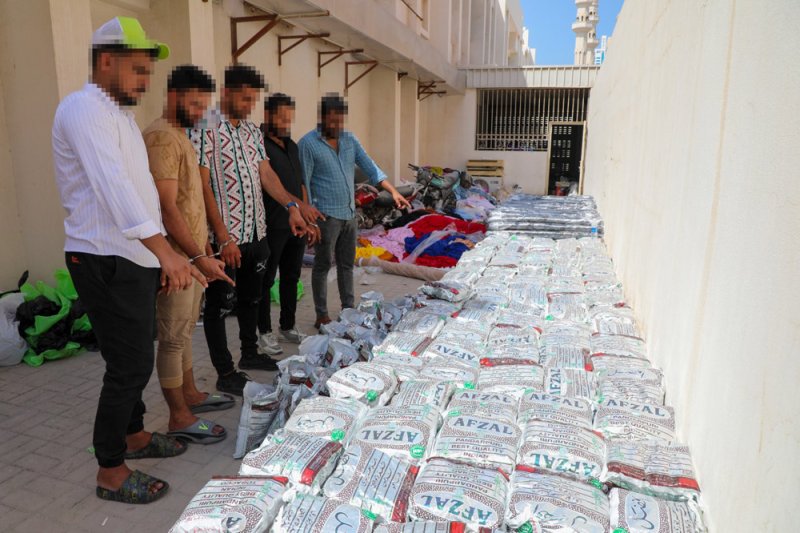 شرطة العاصمة: القبض على 5 آسيويين إثر قيامهم بحيازة وبيع مواد التبغ الممنوع تداولها "تمباك"
