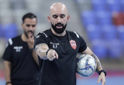مدرب منتخبنا الوطني الأول لكرة الصالات يشهر إسلامه