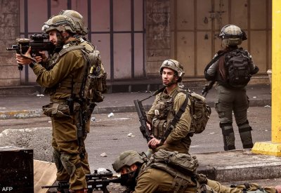 مقتل فلسطينيين اثنين وإصابة جنود إسرائيليين في مخيم طولكرم