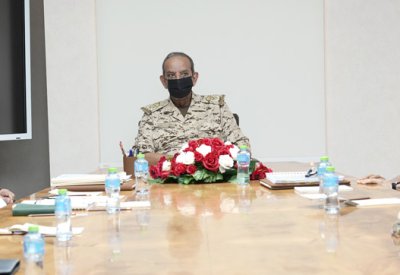 القائد العام لقوة دفاع البحرين يجتمع مع عدد من كبار ضباط قوة دفاع البحرين