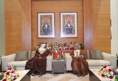 الوزير فخرو يبحث مع وزير التراث والسياحة العماني تعزيز التعاون السياحي الثنائي