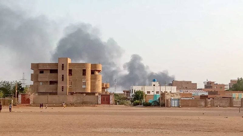 حصيلة دامية.. الاشتباكات بين الجيش والدعم السريع تستعر بالخرطوم