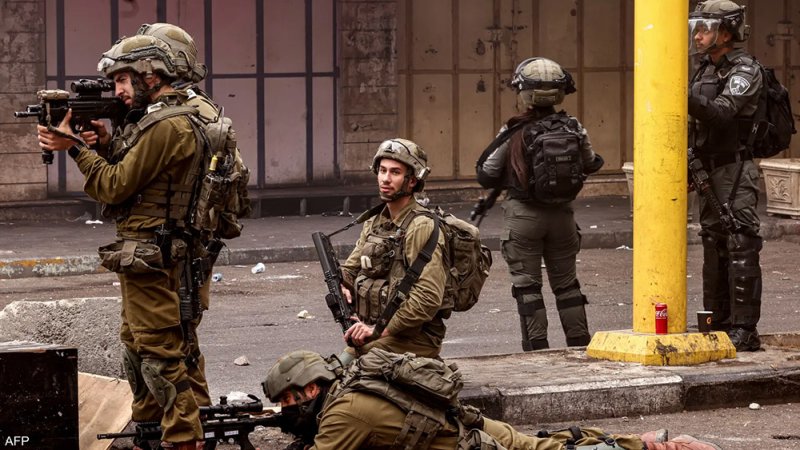 مقتل فلسطينيين اثنين وإصابة جنود إسرائيليين في مخيم طولكرم