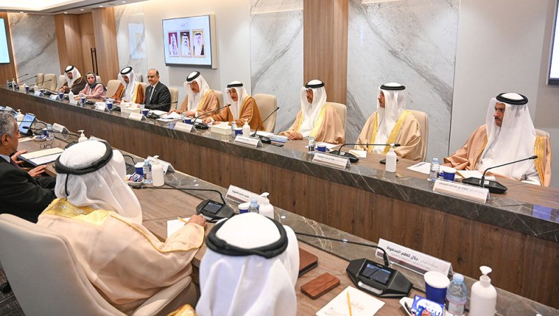 مجلس النواب وفريق حكومي يعقدان اجتماعاً مشتركاً لاستعراض مستجدات إعادة موظفي مجموعة طيران الخليج ضمن كوادر الشركة