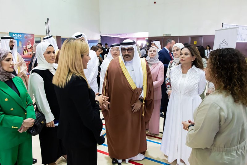 وزير التربية والتعليم يفتتح معرض "الجامعات" في مدرسة بيان البحرين