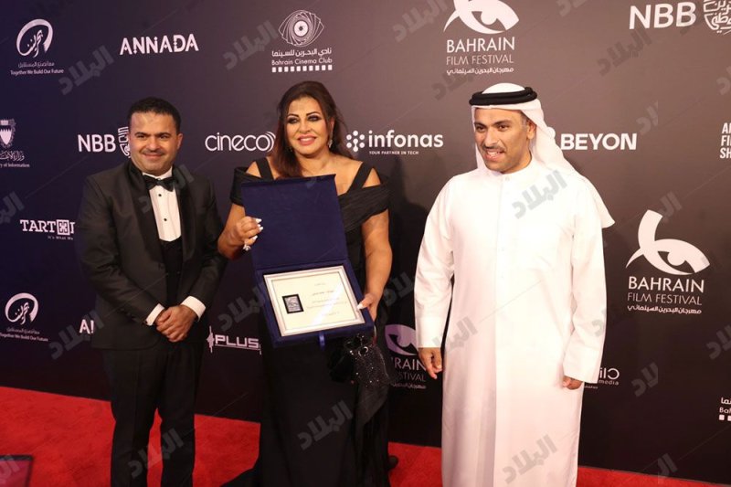 نجوم الخليج والعرب على السجادة الحمراء بمهرجان البحرين السينمائي