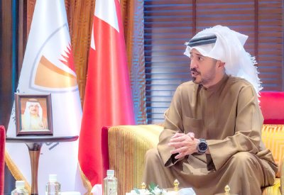خالد بن حمد يستقبل نائب الرئيس التنفيذي للاتحاد الأميركي لكرة السلة