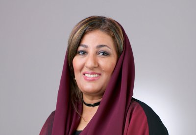 الشاعرة الإماراتية نجوم الغانم في حضرة القصائد من بيت الشعر بيت إبراهيم العريض
