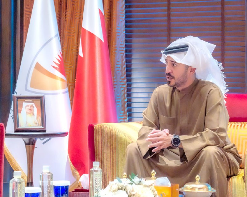 خالد بن حمد يستقبل نائب الرئيس التنفيذي للاتحاد الأميركي لكرة السلة