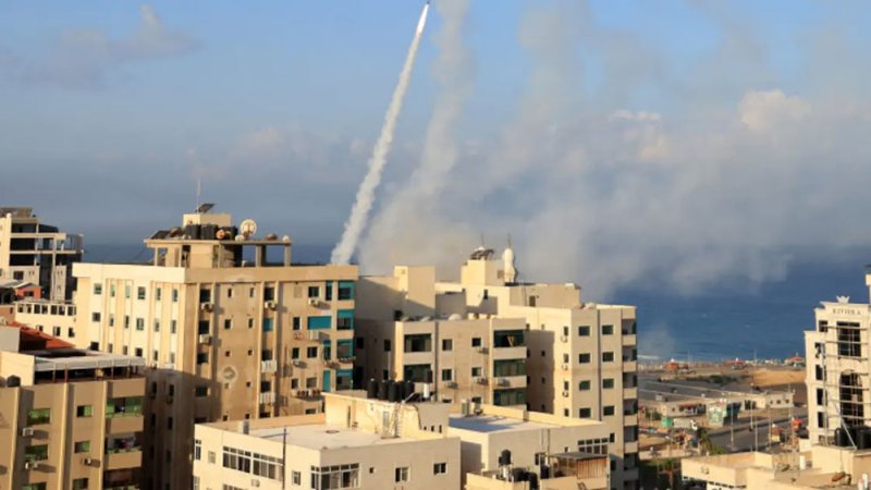 الرئيس الفلسطيني يعقد اجتماعاً طارئاً.. والفصائل الفلسطينية تعلن النفير العام