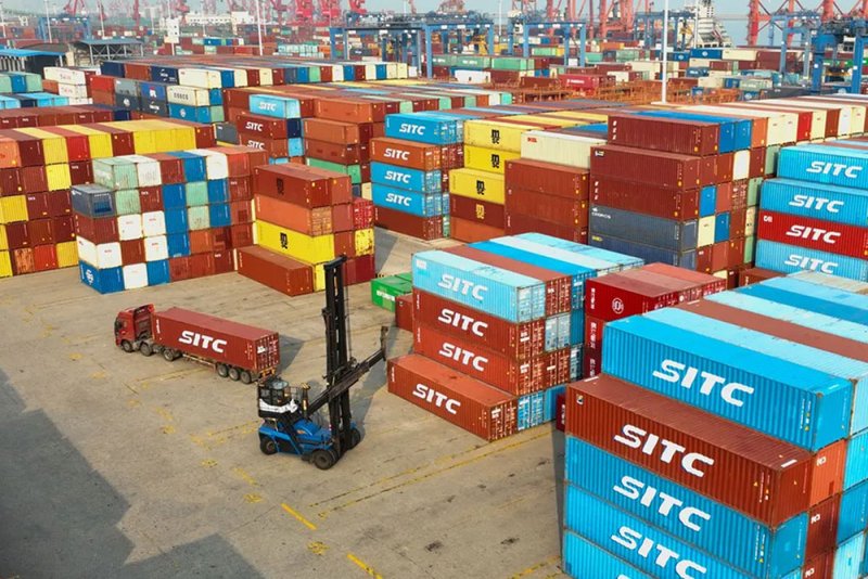 ارتفاع حجم التجارة العربية بقطاع السلع والخدمات في 2022 بنسبة 32.4%