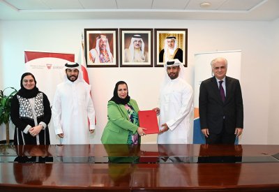 وزارة الصناعة ومركز ناصر للتأهيل والتدريب المهني يوقعان مذكرة تفاهم لتوظيف تقنيات الذكاء الاصطناعي