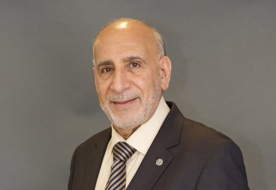 تقاعد عبدالنبي أميني بعد 49 عاماً من الخدمة في مجموعة فنادق الخليج