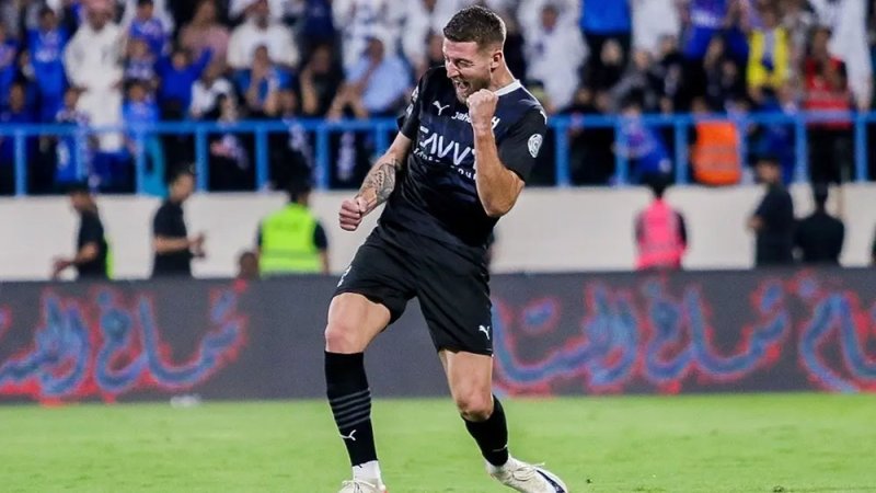 الهلال يعود لصدارة الدوري السعودي بثلاثية في شباك الأخدود