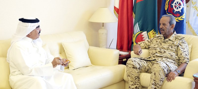 القائد العام لقوة دفاع البحرين يستقبل معالي وزير الداخلية‎