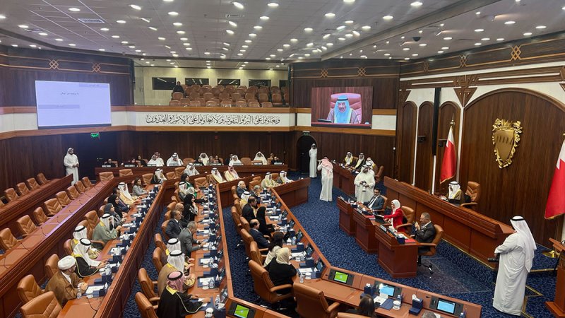 فخرو يحتفظ بـ "النائب الأول" والفاضل بـ "النائب الثاني"