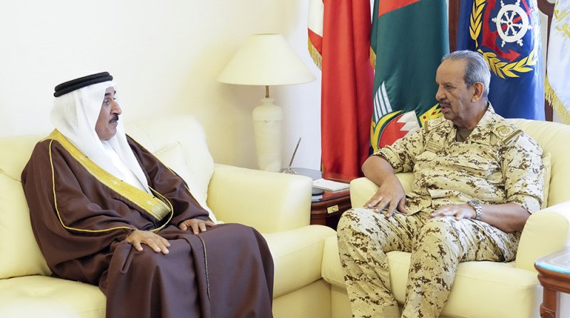 القائد العام لقوة دفاع البحرين يستقبل الشيخ محمد بن عطية الله آل خليفة