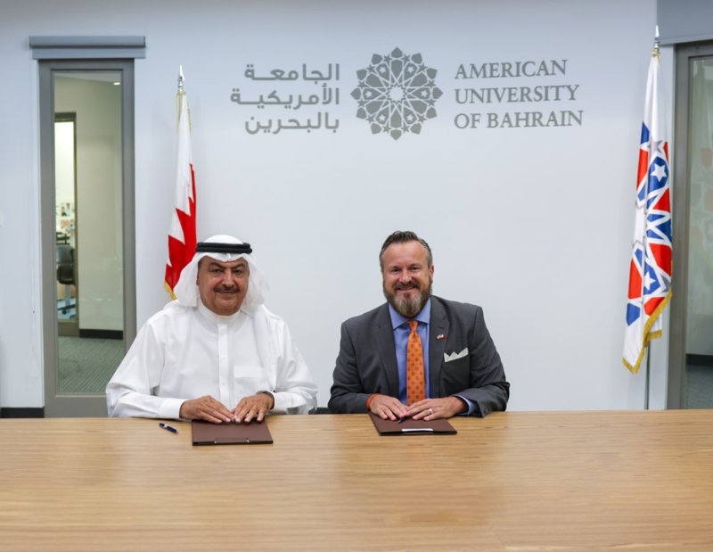 الجامعة الأمريكية بالبحرين توقع مذكرة لوضع برامج تنموية مشتركة لتمكين مجتمع الفنون البحريني