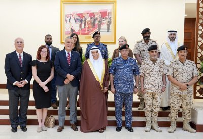 وزير شؤون الدفاع يستقبل وفداً من موظفي مجلسي الشيوخ والنواب بالولايات المتحدة الأمريكية الصديقة