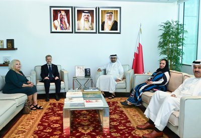 وزير الصناعة والتجارة يستعرض مع سفير المملكة المتحدة عددا من المواضيع المشتركة