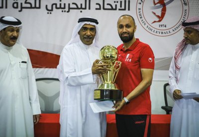 رئيس اتحاد الكرة الطائرة يحتفي بأبطال غرب آسيا للشباب