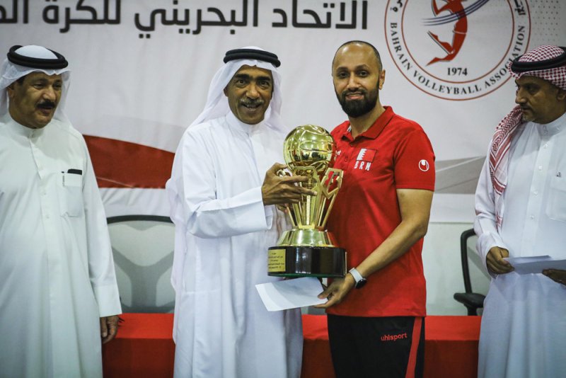 رئيس اتحاد الكرة الطائرة يحتفي بأبطال غرب آسيا للشباب