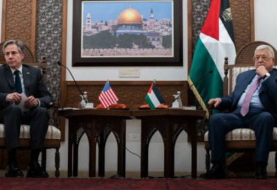 عباس يلتقي بلينكن في الأردن